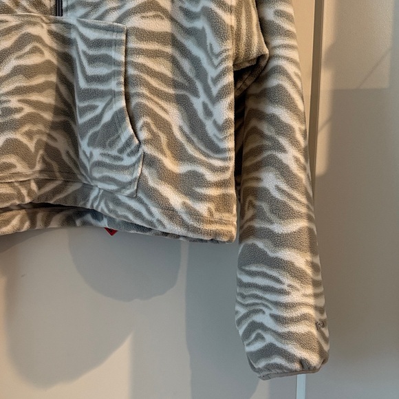 TNA Aritzia Polar Fleece Quarter Zip Zebra Print Pullover Tan White Medium - Picture 7 of 8